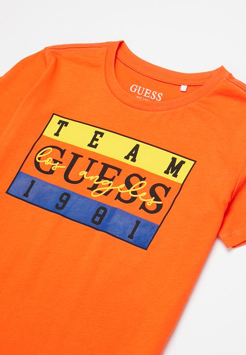GUESS - Short sleeve team guess tee - firecracker