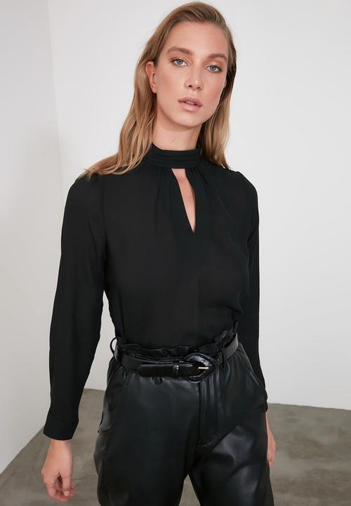 Trendyol - Keyhole detailed blouse  - black