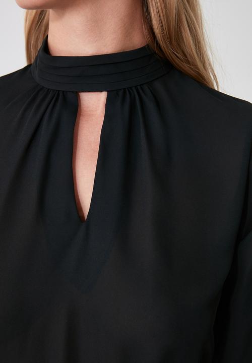 Trendyol - Keyhole detailed blouse  - black