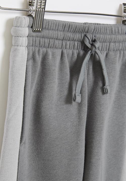 Nike - Nkb amplify pants - smoke grey