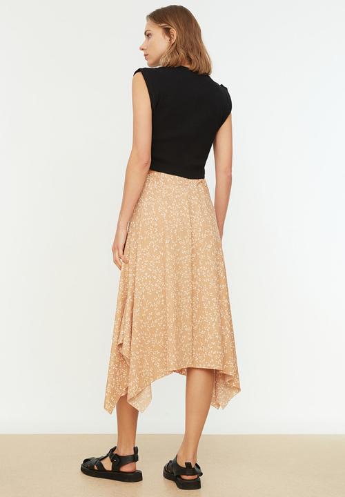 Trendyol - Asymmetrical knitted skirt - camel