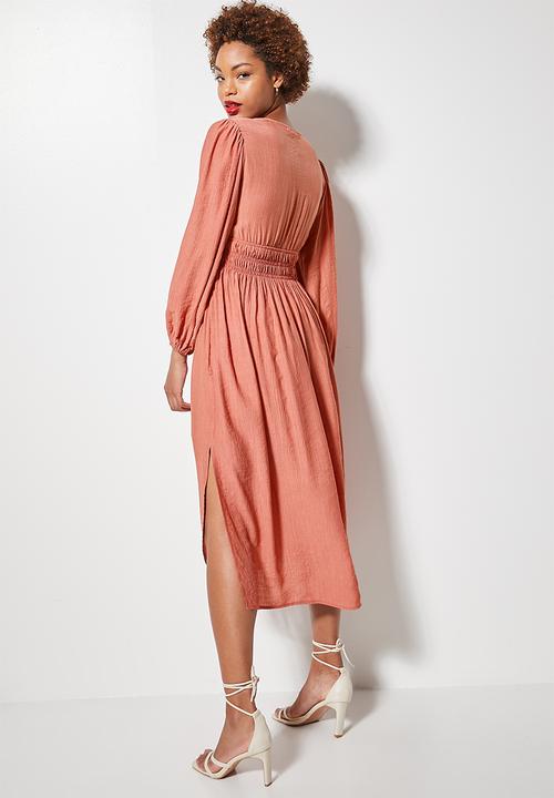VELVET - Oversized baloon sleeve midi dress - clay