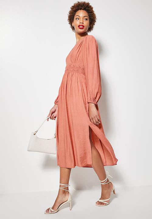 VELVET - Oversized baloon sleeve midi dress - clay