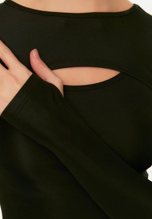 Trendyol - Cut out detailed crop sport blouse - black