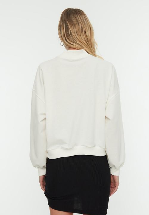 Trendyol - Embroidered stand collar basic knitted sweatshirt - ecru