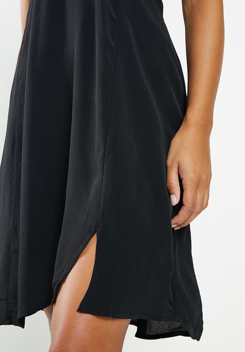 Cotton On - Petite kelsey halter mini dress - black