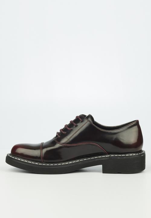 Miss Black - Princeton1 derby - oxblood