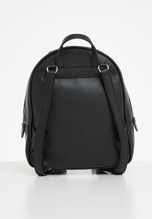 GUESS - No limit flap backpack - black