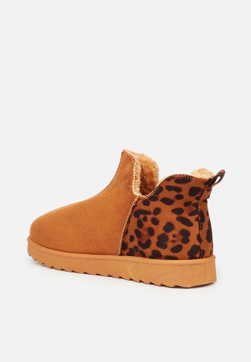 Butterfly Feet - Cozy 3 slipper bootie - tan