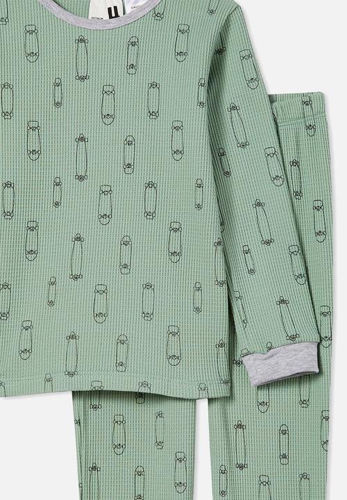 Cotton On - Kane long sleeve pyjama set - smashed avo & skateboards