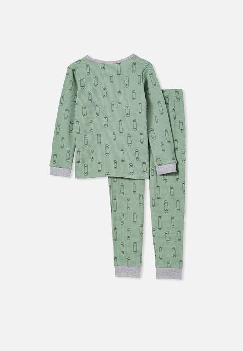 Cotton On - Kane long sleeve pyjama set - smashed avo & skateboards