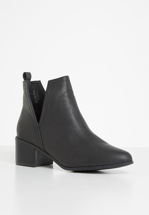 Jada - Classic cut out ankle boot - black