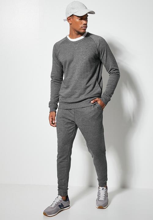 Superbalist - Slim fit cuffed sports sweatpant - black
