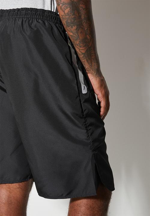 Superbalist - Knee length gym shorts - black