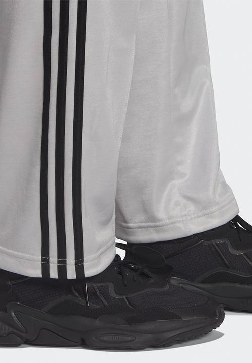 adidas Originals - Adicolor foundation pants - matte silver