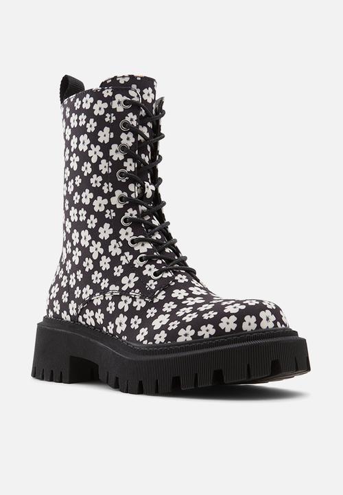 Call It Spring - Trailblaze boot - black & white