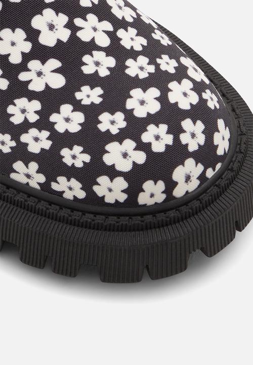Call It Spring - Trailblaze boot - black & white