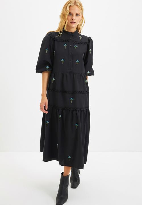 Trendyol - Embroidered ruffle detailed dress - black