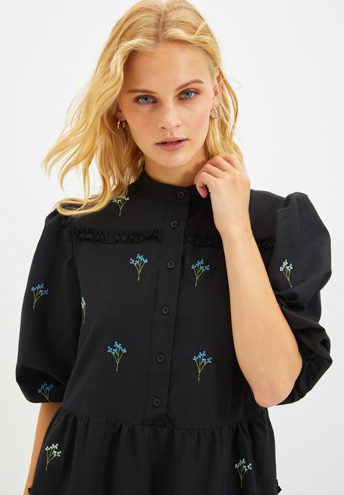 Trendyol - Embroidered ruffle detailed dress - black