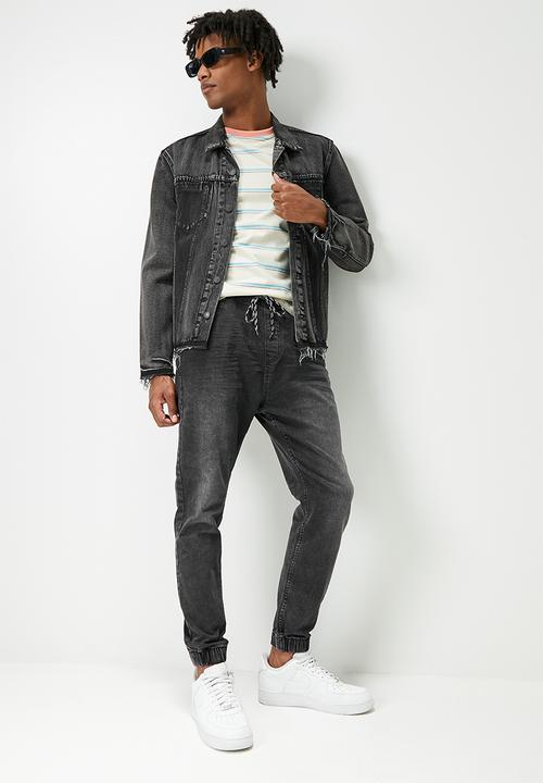STYLE REPUBLIC - Gabe tapered fit cuffed jeans - washed black