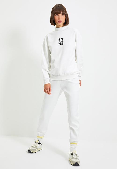 Trendyol - Embroidery basic knitted raised sweatshirt - white