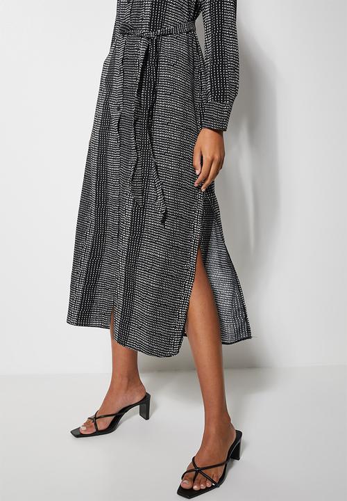 VELVET - Luxe longline dress shirt - black abstract dot