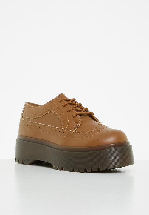 Jada - Chunky flatform derby - tan