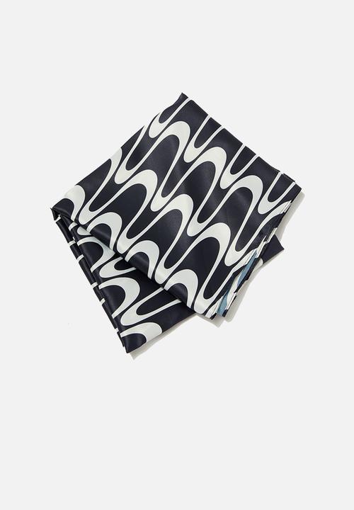 Rubi - Versatile scarf - black & white greta wave