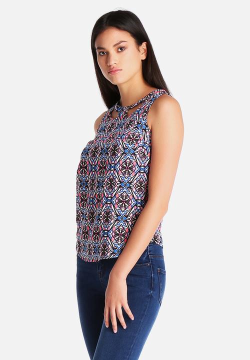 New Look - Theora Tribal Cut-out Shell Top