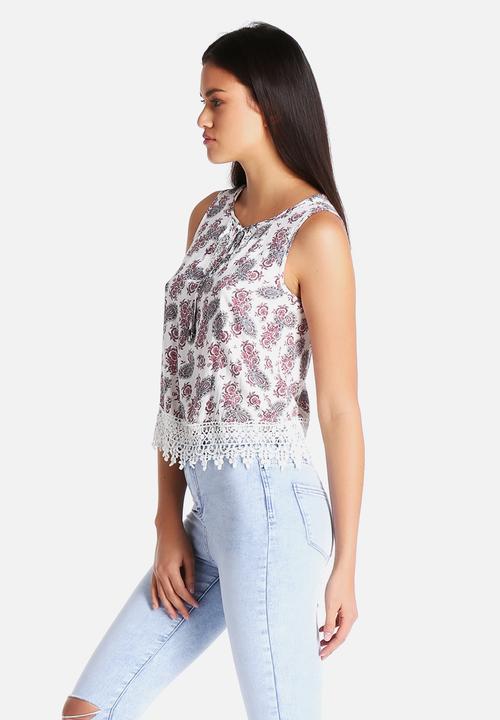 New Look - Carrie Paisley Crochet Hem Crop Top