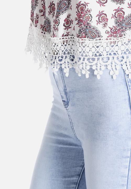 New Look - Carrie Paisley Crochet Hem Crop Top