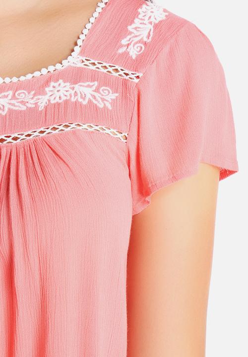 New Look - Jessica Embroidered Square Neck Shell
