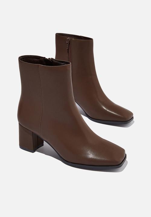 Cotton On - Ashlea square toe classic boot - choc 
