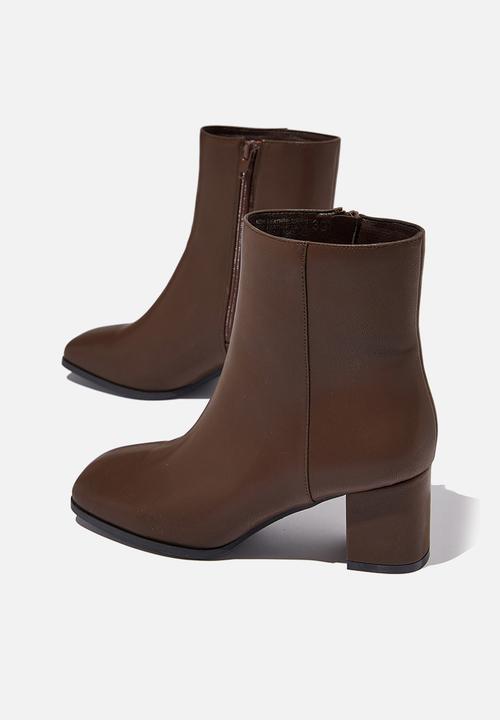 Cotton On - Ashlea square toe classic boot - choc 