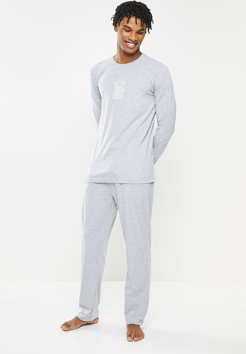STYLE REPUBLIC - Chest print lounge T-shirt and pants pajama set - grey