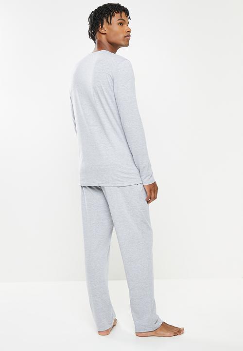 STYLE REPUBLIC - Chest print lounge T-shirt and pants pajama set - grey