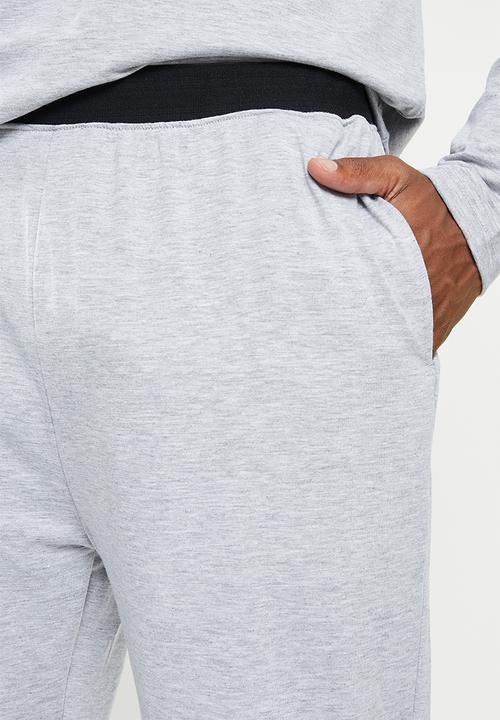 STYLE REPUBLIC - Chest print lounge T-shirt and pants pajama set - grey