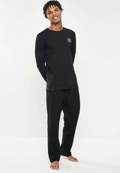 STYLE REPUBLIC - Chest print lounge T-shirt and pants pajama set - black