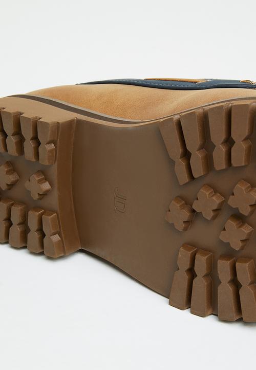 Jonathan D - J boat - brown & navy