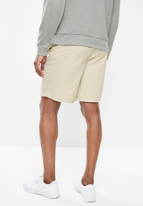 PUMA - Modern basics chino shorts 8" - putty