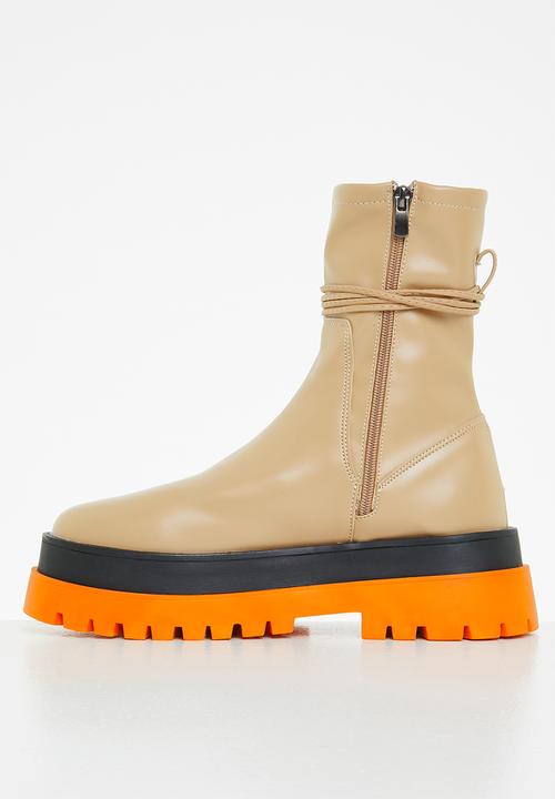 Public Desire - Finale chunky sole ankle wrap boot - camel 