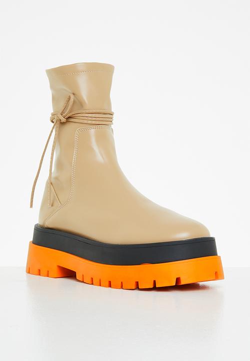 Public Desire - Finale chunky sole ankle wrap boot - camel 