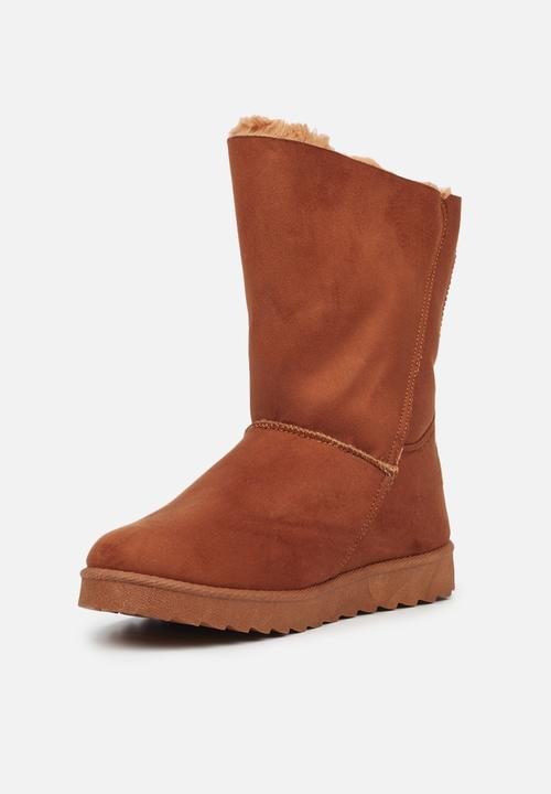 Butterfly Feet - Cozy 5 slipper boot - tan