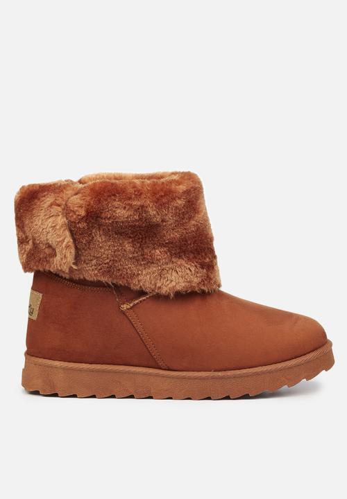 Butterfly Feet - Cozy 5 slipper boot - tan