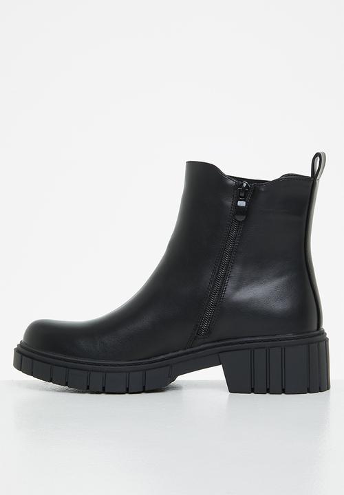 Plum - Legacy chunky chelsea boot - black