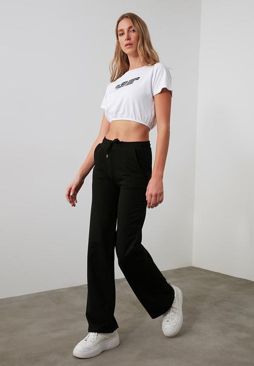 Trendyol - Straight fit slim sweatpants - black