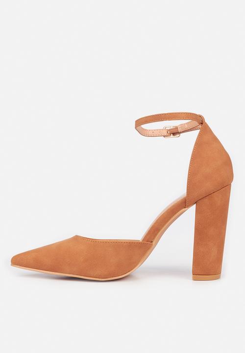 Miss Black - Criss3 ankle strap heel - tan