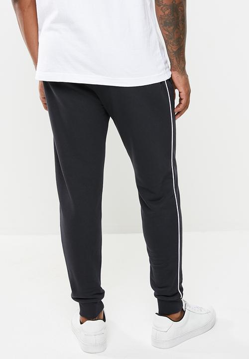 Lyle & Scott - Sweatpant with contrast piping -Black
