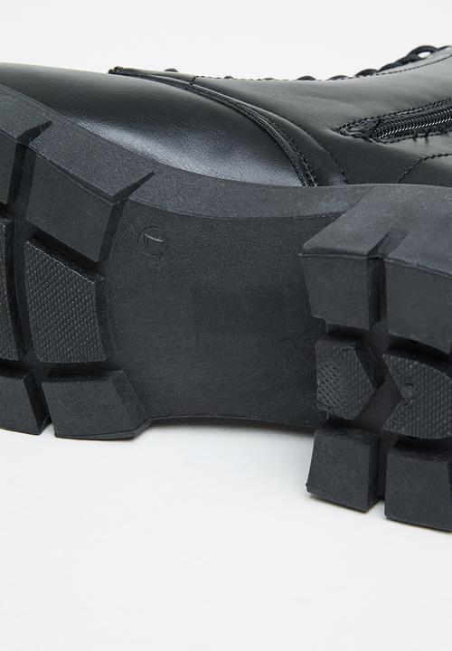 Jada - Chunky lug sole hiking boot - black