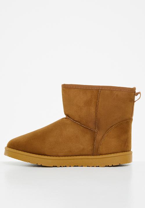 Jada - Faux shearling ankle bootie - tan